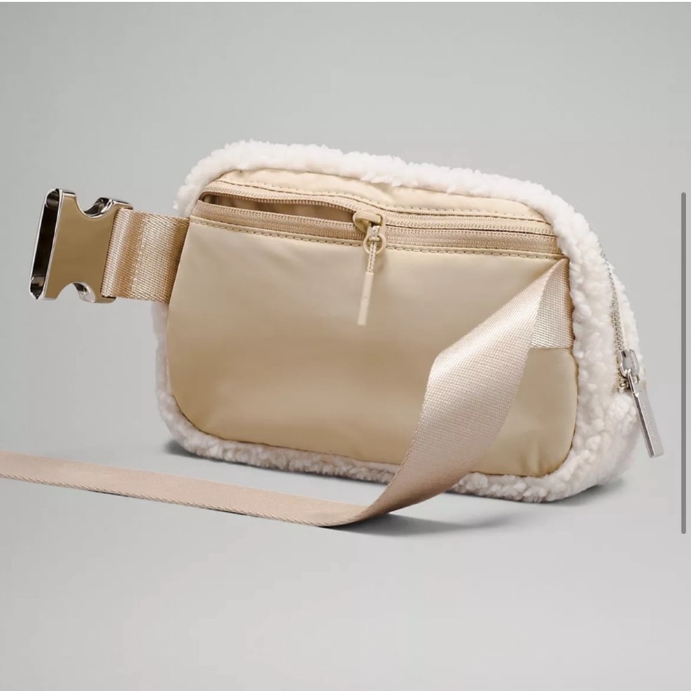 NWT lululemon sherpa belt bag - Picture 5 of 7